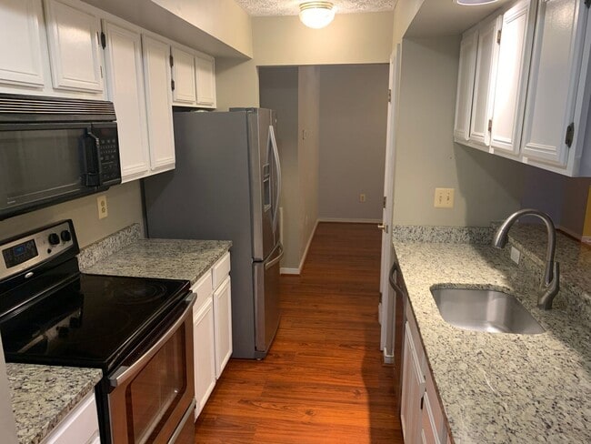 Building Photo - Nice Large Condo on Ground Level for Rent ...