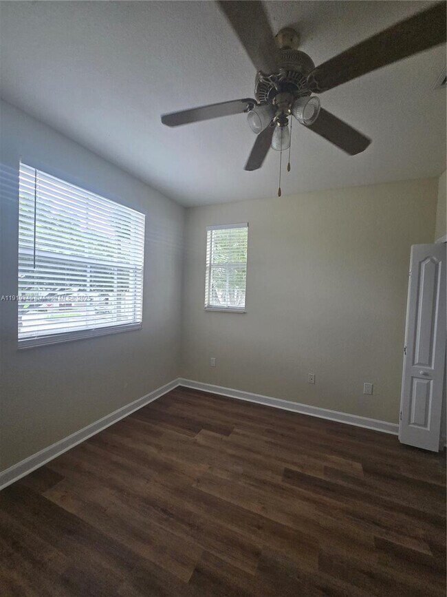 Building Photo - 2524 SE 16th Rd