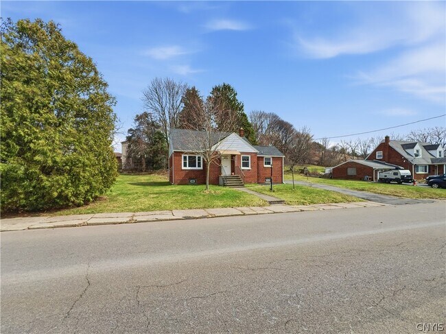 Building Photo - 429 Lionel Ave