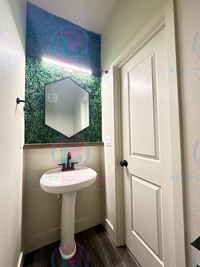 Building Photo - Modern Designer 2 Bedroom 2.5 Bathroom Tow...