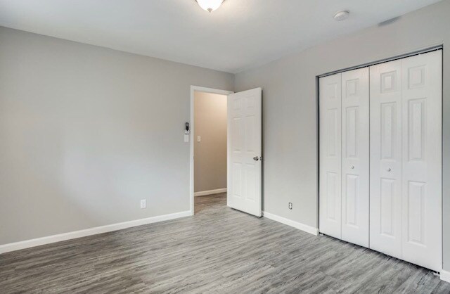 Building Photo - 755 E Red Bud Rd