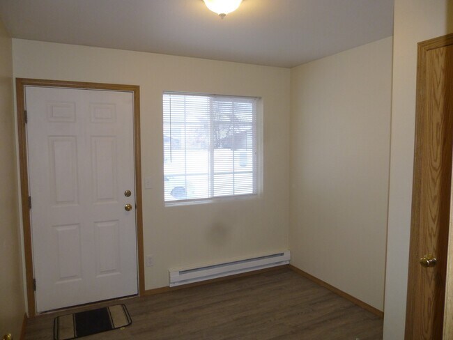 Building Photo - Cute 2 bedroom, two bath condo in Columbia Falls