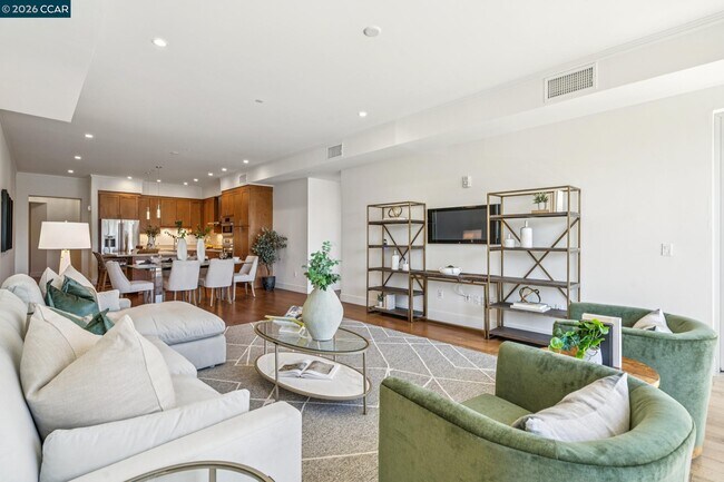 Building Photo - 1756 Cole Ave