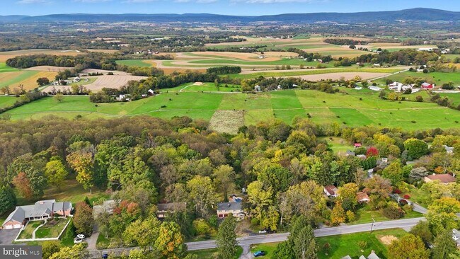 Building Photo - 5642 Jefferson Blvd