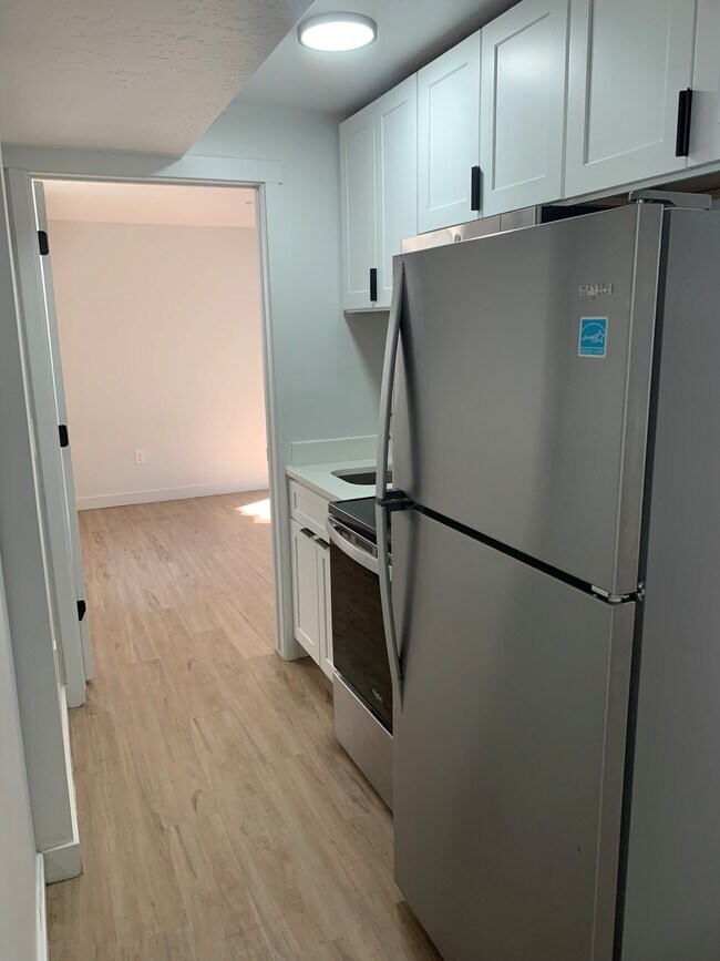 Building Photo - 404 E 5600 S