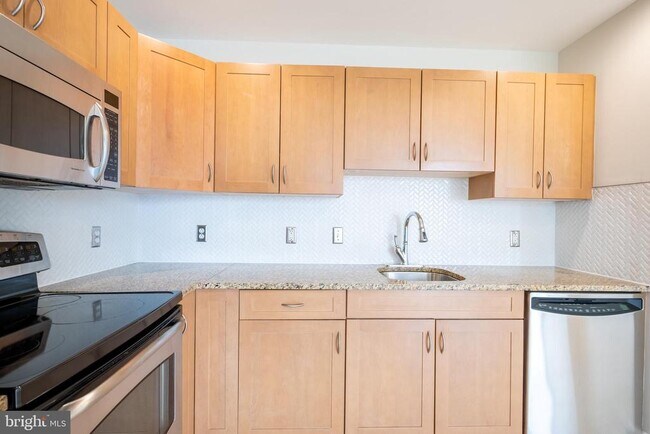 Building Photo - 901 N Penn St