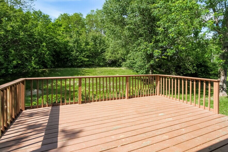 Building Photo - 5766 Pine Knoll Blvd