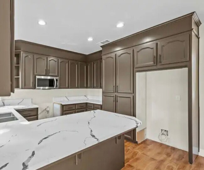 Building Photo - Single Family Home