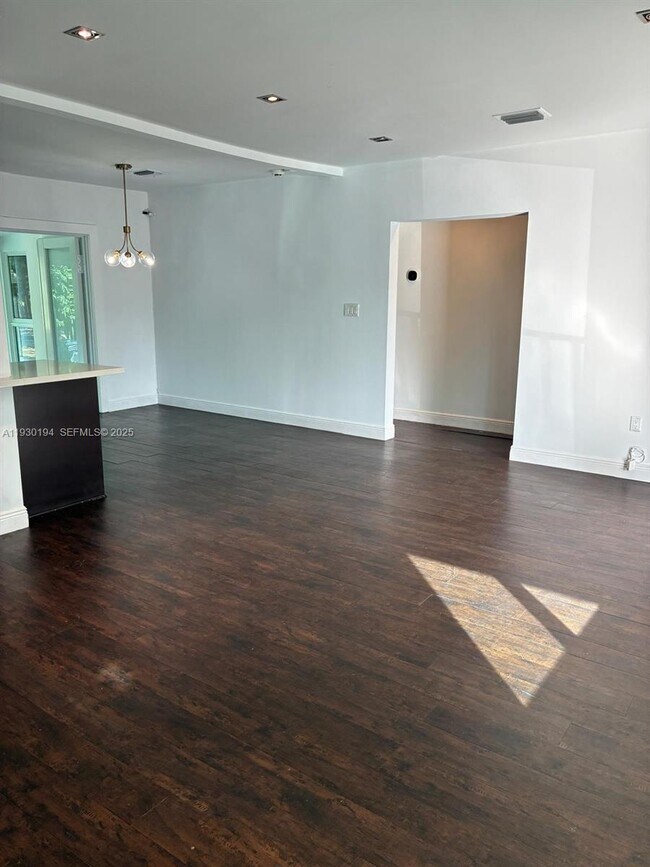 Building Photo - 1757 SW 24th Ter