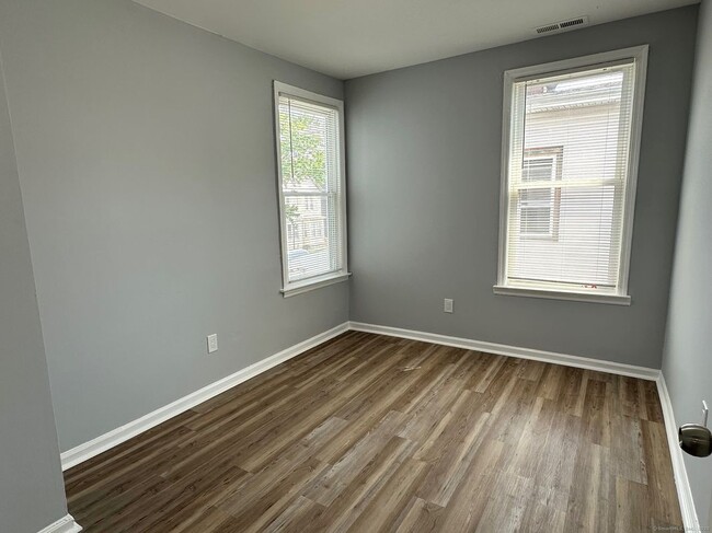 Building Photo - 227 Newfield Ave