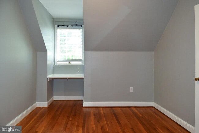 Building Photo - 6127 Brook Dr
