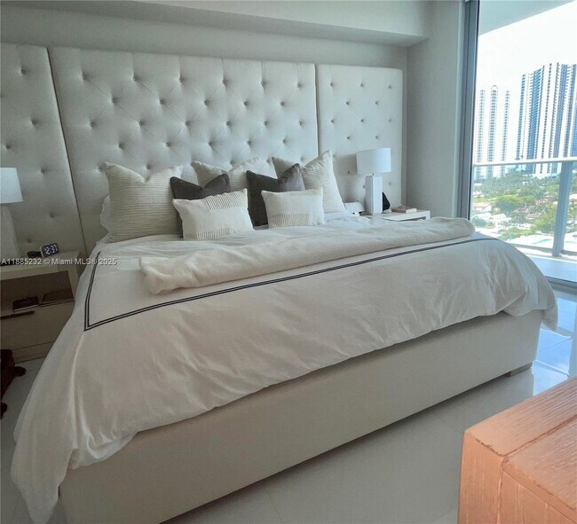 Building Photo - 300 Sunny Isles Blvd