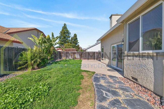 Building Photo - Spacious 3-Bedroom, 3-Bath Home Available