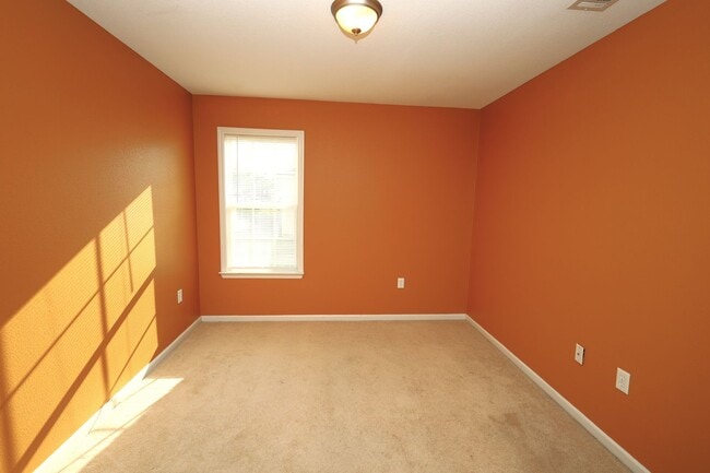 Building Photo - 5307 Vine Dr