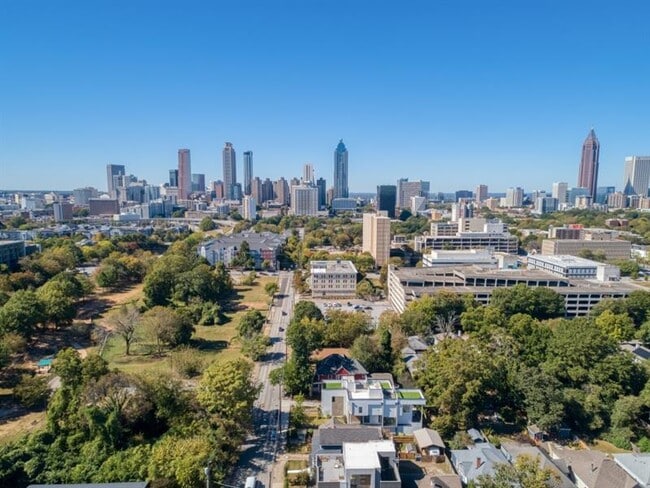 Building Photo - 546 Highland Ave NE