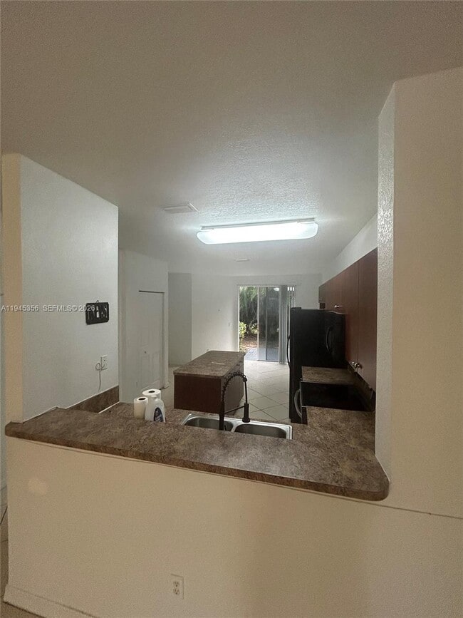 Building Photo - 1916 Alamanda Way