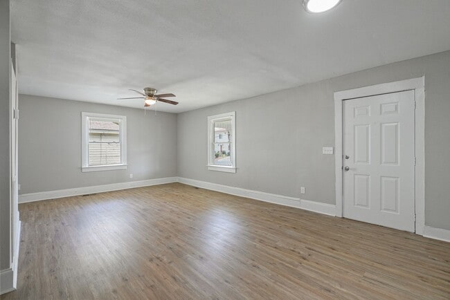 Building Photo - Totally Renovated 3bedroom/2 bathroom home...