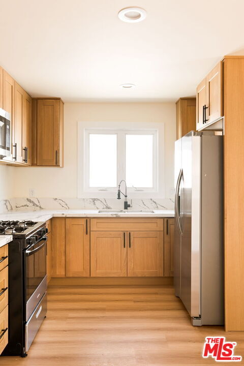 Building Photo - 340 S Ave 56