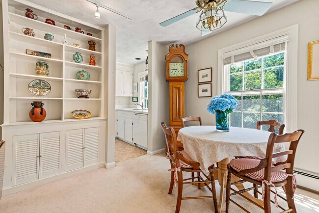 Building Photo - 141 Narragansett Ave