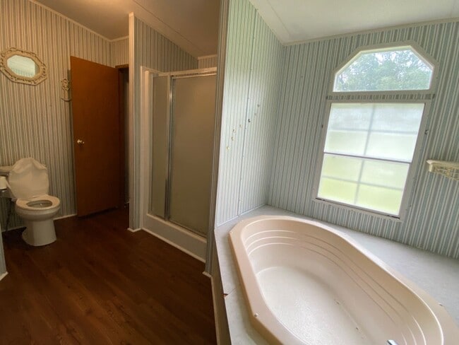 Building Photo - 3 bedroom 2 bath Mobile Home on 1 acre in Jasper