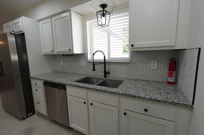 Building Photo - 6501 Dungan St NE