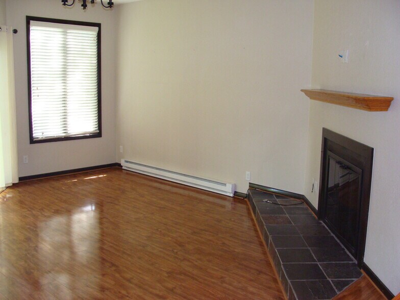 Building Photo - 945 Red Sandstone Rd