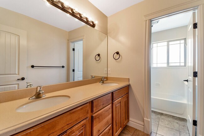 Building Photo - Beautiful home nestled in Pleasant Grove