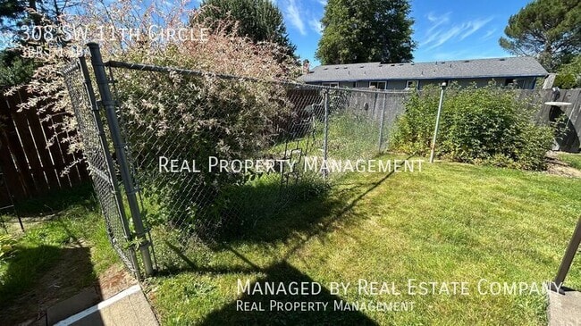 Building Photo - 308 SW 11th Cir