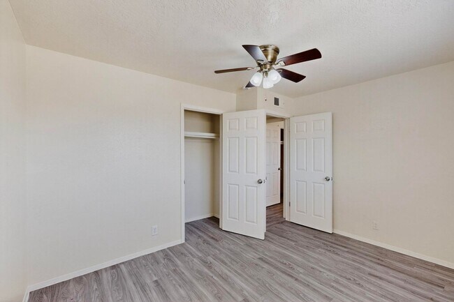 Building Photo - NE House 3/bd 1.75/ba 1/cg