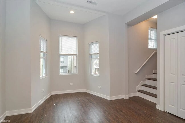 Building Photo - 1922 N Rockwell St