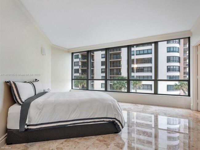 Building Photo - 3 br, 3.5 bath Condo - 10155 Collins Ave A...