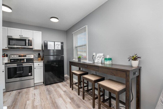 Building Photo - 2 bed, newly remodeled hideaway in Trenton, Ohio