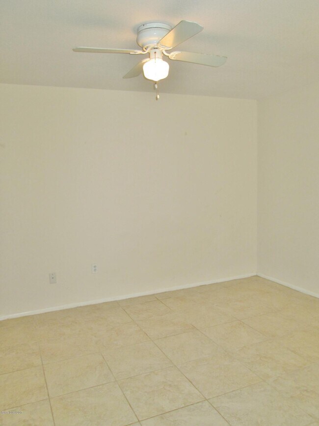 Building Photo - 3261 Beach View Way