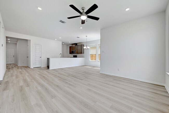 Building Photo - 216 Skipping Stone Run