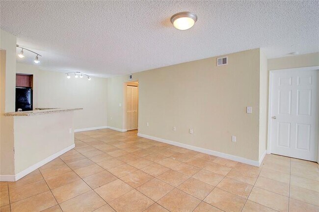 Building Photo - 643 Vista Isles Dr