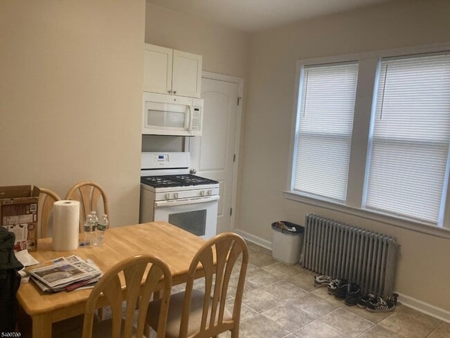 Building Photo - 132 Stevens Ave