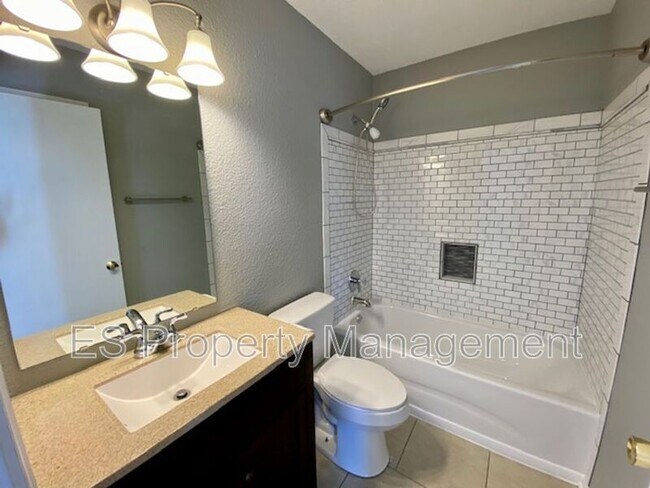 Building Photo - 4028 Dogwood Ln