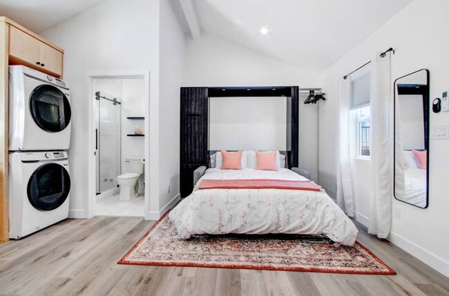 Building Photo - Charming studio in Garden Grove, Available...