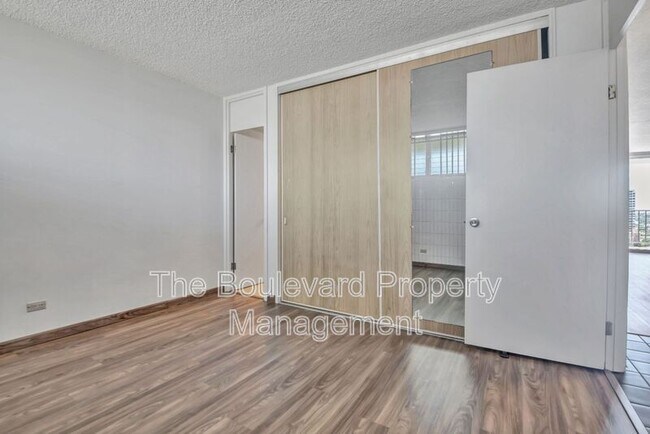 Building Photo - 4300 Waialae Ave