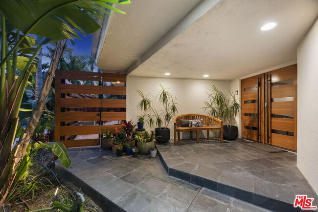 Building Photo - 8405 Edwin Dr