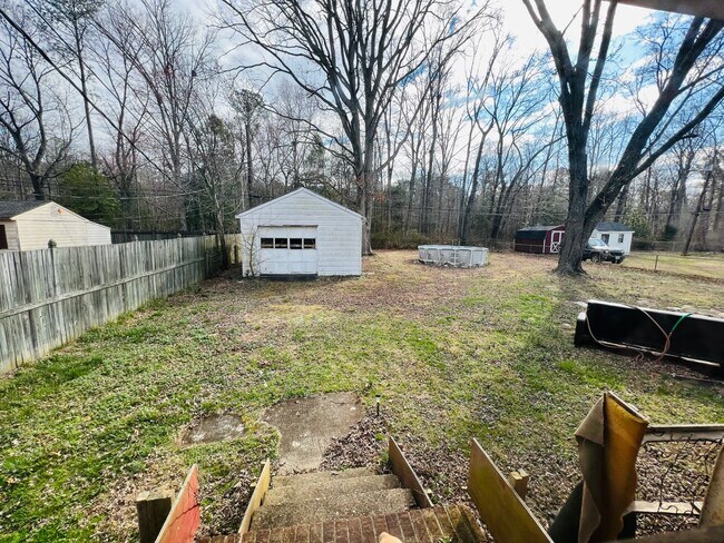 Building Photo - Adorable 3bdrm/1bth Brich Rancher Convenie...