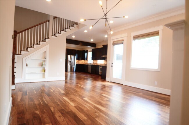 Building Photo - 8610 Ashland Way