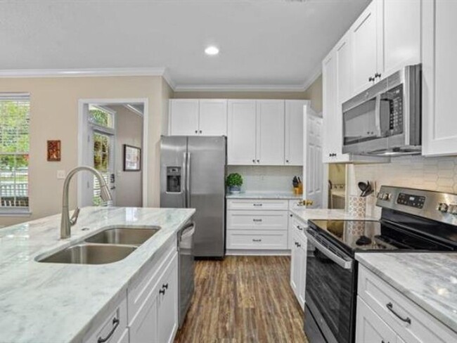 Building Photo - Three Bedroom Townhome in Southwood