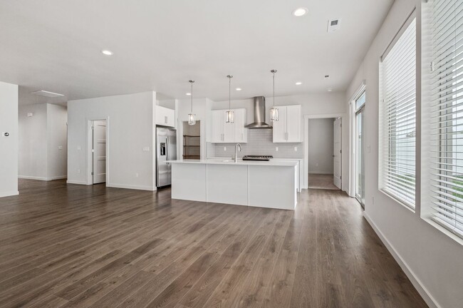 Building Photo - CDA Place Neighborhood- upgraded 3 bed 2 b...