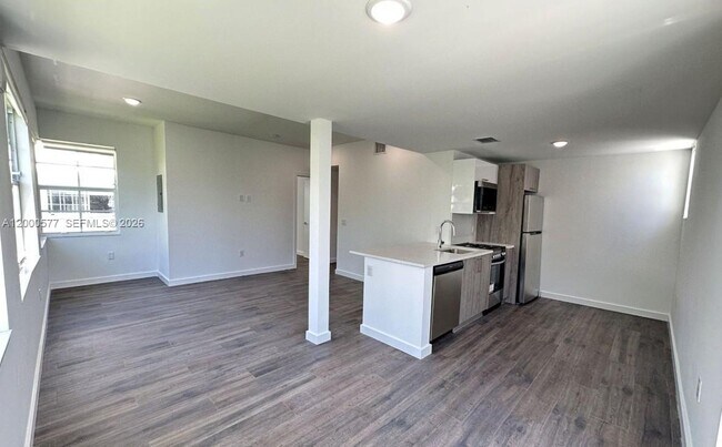 Building Photo - 1570 Euclid Ave