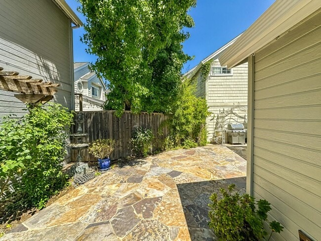 Building Photo - Elegant & Spacious 3BD Home | Pool Access,...
