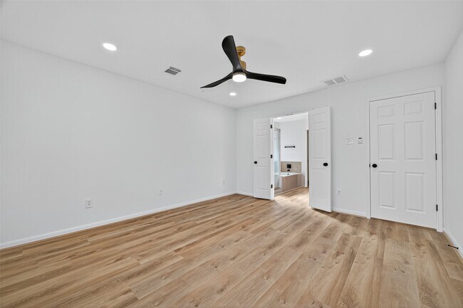 Building Photo - 17422 Bending Post Dr