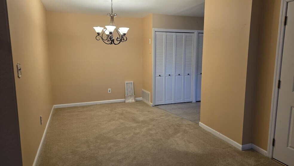 Building Photo - 283 Storm Dr