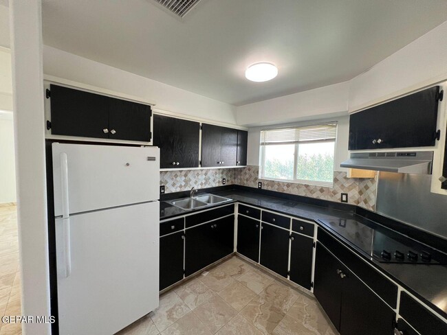 Building Photo - 540 S Yarbrough Dr