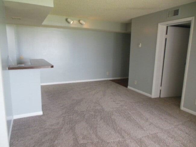 Building Photo - TWO BEDROOM TWO BATHROOM!! FULL LAKE VIEW!